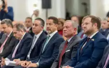 الملك يحضر الجلسة الافتتاحية لملتقى الأعstrongمالstrong
