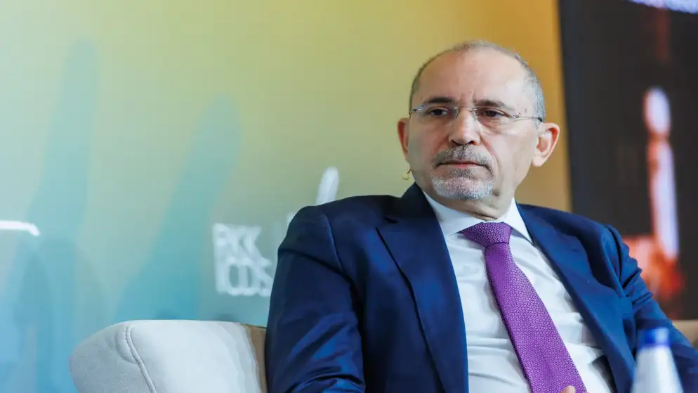 الصفدي: الحكومة الإسرائيلية تدفع الضفة الغربية