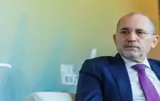 الصفدي: الحكومة الإسرائيلية تدفع الضفة الغربية
