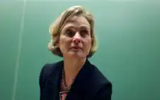 الأميرة اstrongلبstrongلجيكية دلفين ترد على جدل
