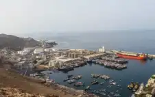 حرب إيران تتمدد إلى اstrongلبstrongحر الأحمر