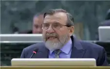 الشيشاني يحتج.. مجلس الديكور .. والقاضي