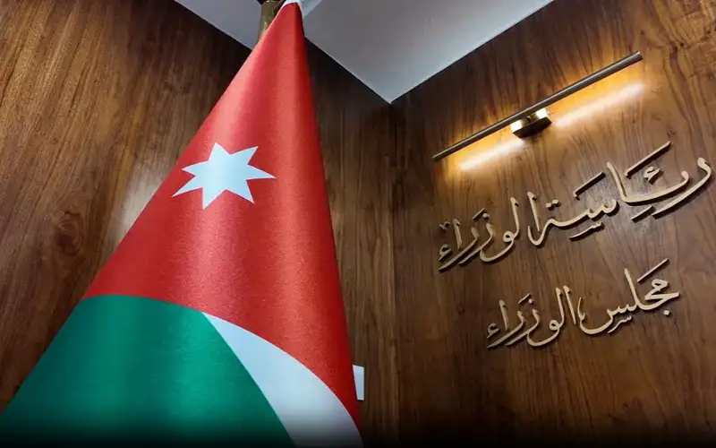 الحكومة تمهد لإلغاء الملفات الورقية في