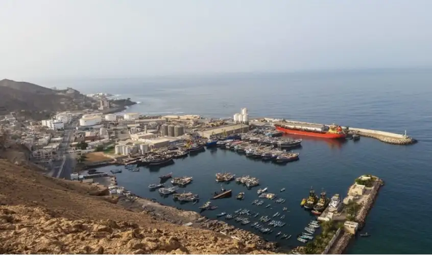 النفط يواصل انخفاضه مع توقف الهجمات