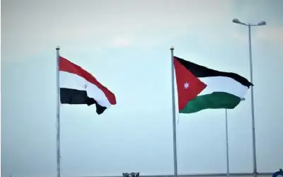 تأجيل القروض .. حماس رسمي غريب
