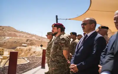الملك: ندعم البرامج والمشاريع التي توفر