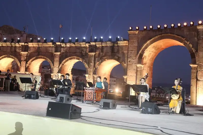 التراث الصيني والطرب الأردني يلتقيان على
