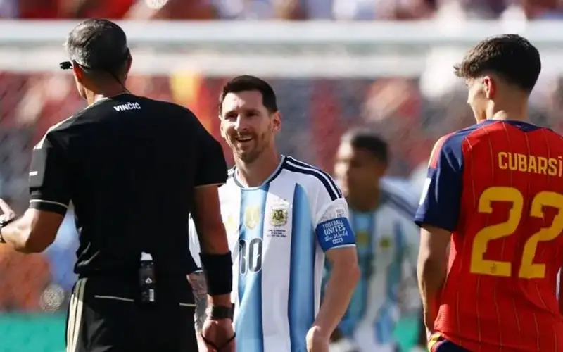 حكم نهائي كأس العالم يكشف تفاصيل