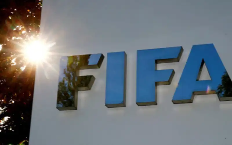 الاتحاد الأوروبي لكرة القدم يصوت بالإجماع