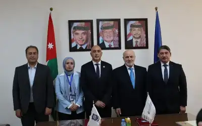 الملك : الاستفادة من كفاءة المتقاعدين