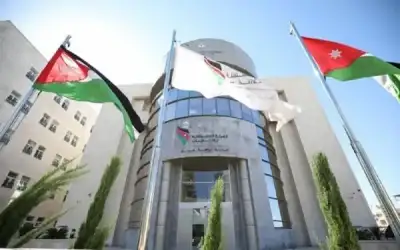 ولي العهد يؤدي صلاة الجمعة في