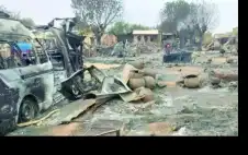 مسؤولون: مقتل 17 جراء انفجار أمام