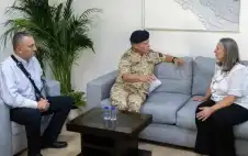 صحيفة نيسان ـ الملك يقدم واجب العزاء بوفاة الرائد