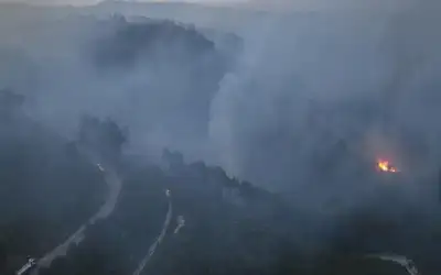 مقذوف مجهول يصيب سفينة شحن في