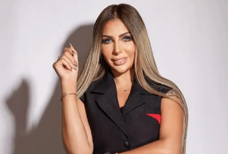 إحالة أوراق مذيعة مصرية للمفتي في