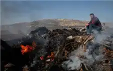 تصاعد اعتداءات المستوطنين.. إحراق وتسييج أراض