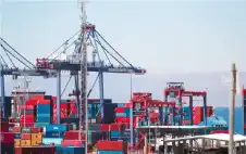 صstrongادرstrongات صناعة عمان تكسر حاجز 4