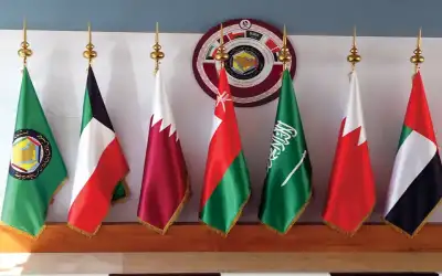 إيران: إعادة فتح مضيق هرمز لا