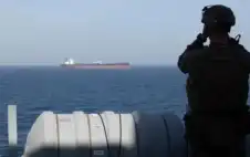 قوات أميركية تطلق النار على سفينة