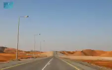 السعودية وstrongعمانstrong تطلقان ممرا لوجستيا بريا