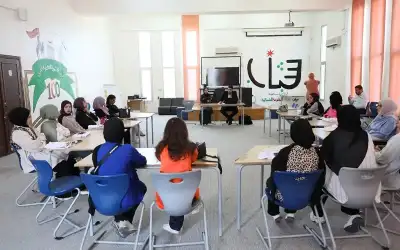 يا أصحاب الياقات اللامعة: لا تلقوا