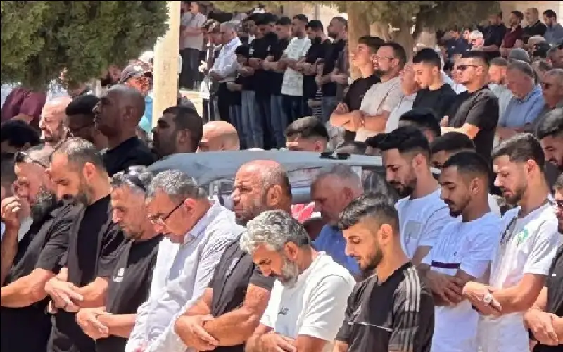 70 ألف مصل يؤدون الجمعة في