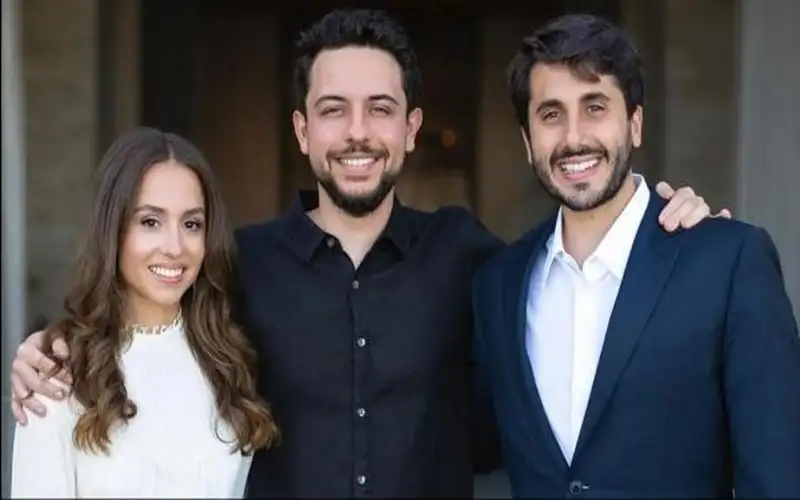 ولي العهد يهنئ الأميرة إيمان والسيد