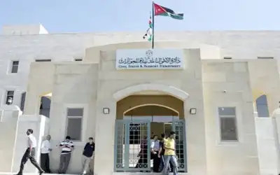 والدة مبابي تتوعد بمقاضاة باريس سان