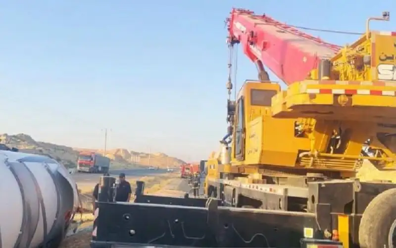 تدهور صهريج غاز على الطريق الصحراوي
