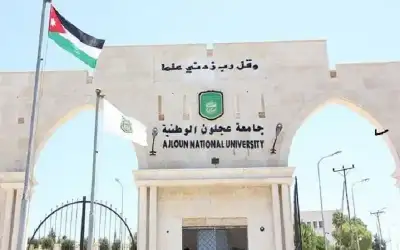 عشرات القتلى بحريق على متن قارب