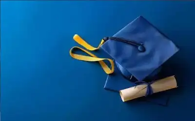 عبور أكبر مستشفى عائم في العالم