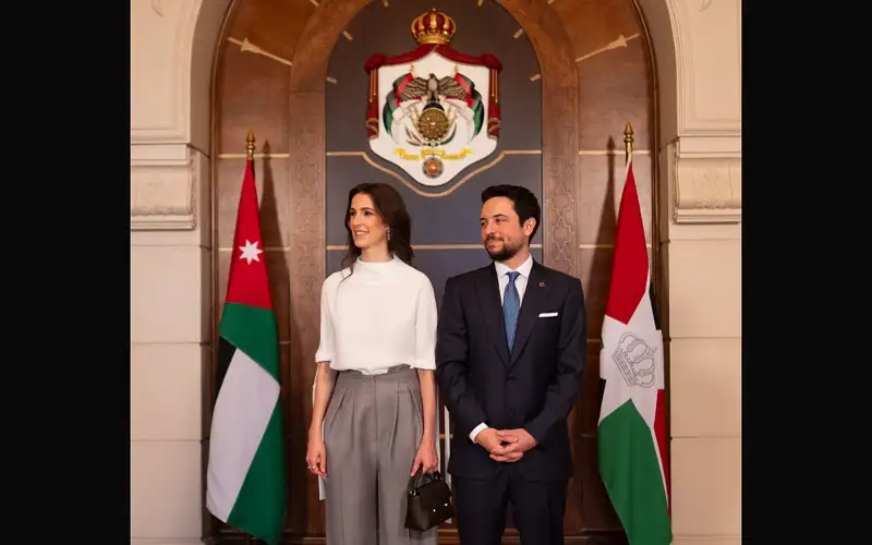 ولي العهد والأميرة رجوة يستقبلان أوائل