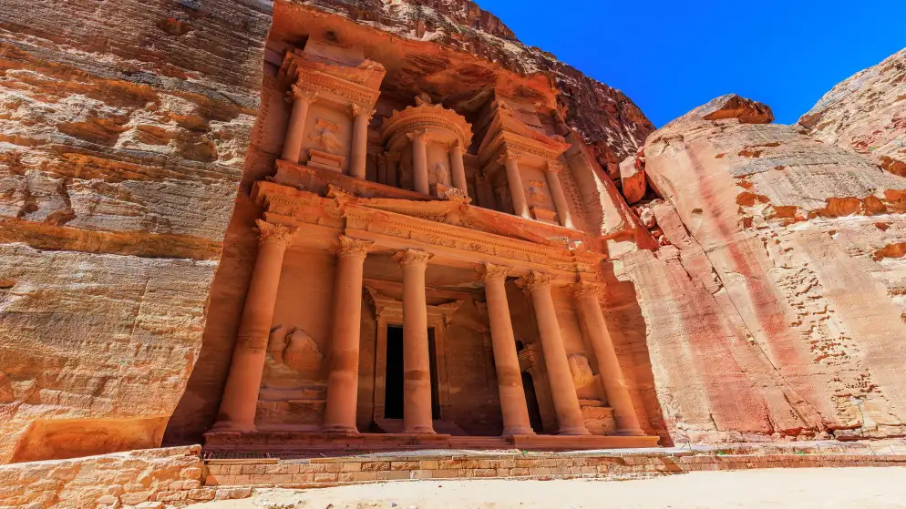 أكثر من 281 ألف زائر للبترا