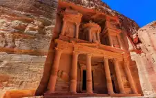 أكثر من 281 ألف زائر لstrongلبstrongترا
