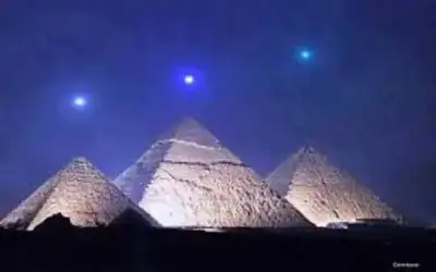تحرق عائلة بأكملها ثم تلتقط صورا