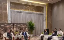 الملك يلتقي أمين لجنة الحزب الشيوstrongعيstrong
