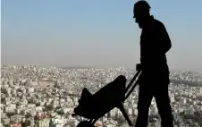 العمل: إشارة تسفير لأي عامل وافد