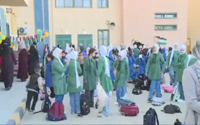 اصابة 4 من الاجهزة الامنية ومعلم