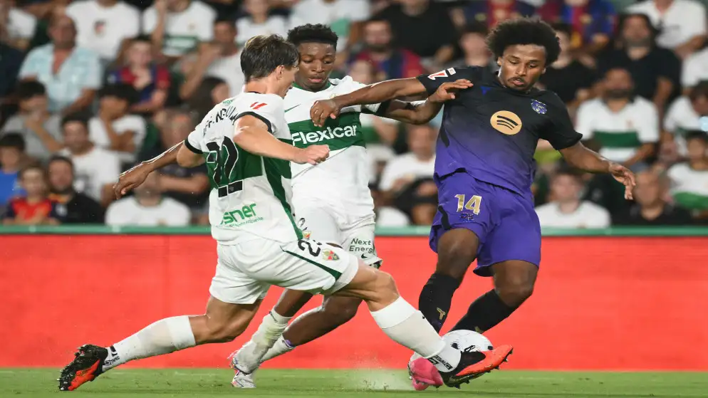 برشلونة يستهل حملة الدفاع عن لقب