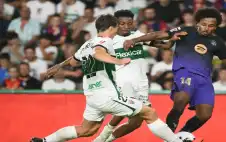 برشلونة يستهل حملة الدفاع عن لقب