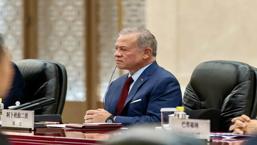 الملك يصل إلى قاعة الشعب الكبرى