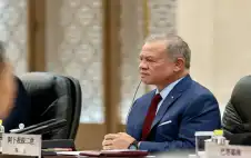 الملك يصل إلى قاعة الشعب الكبرى