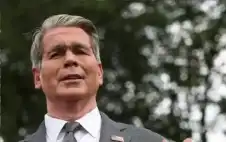 وstrongزيstrongر الخزانة الأمريكي : حرب إيران