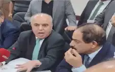 هل وstrongزيstrongر التربية في ورطة؟