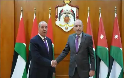 قوافل الشاحنات الاردنية تتجه الى معبر