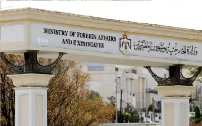 العيسوي ينقل تعازي الملك إلى ذوي
