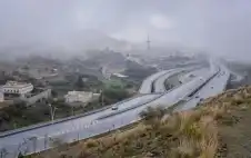 أمطار ورياح شديدة السرعة تؤثر على