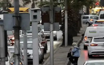 اخماد حريق مركبة قرب الدوار السابع