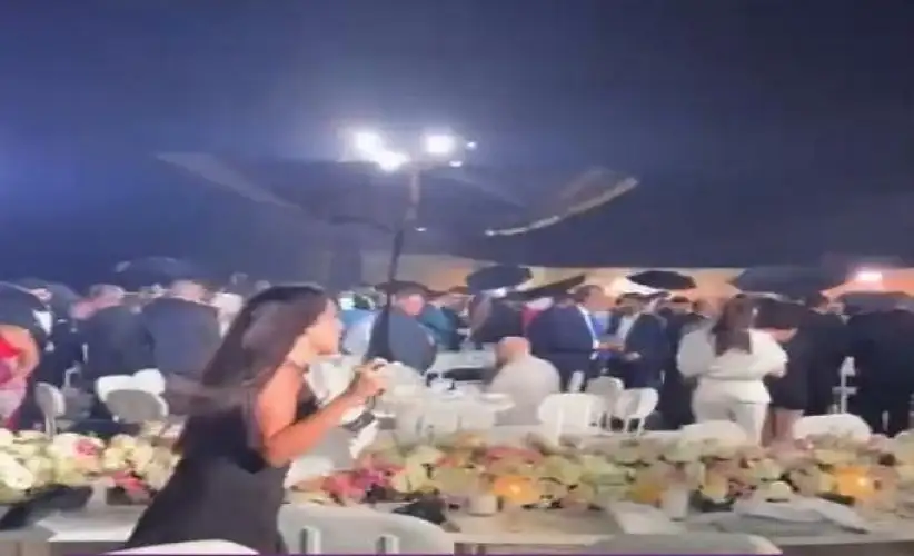 عاصفة آب تفسد حفل زفاف لبناني