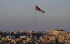 النقابات المهنية ترفع الاثنين العلم strongالأردنstrongي
